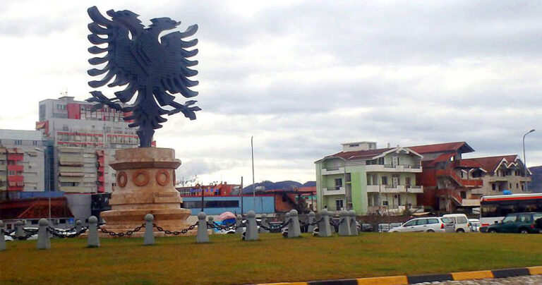 Η Αθήνα αφαιρεί την ελληνική υπηκοότητα από «ομογενείς» που συνεργάζονται με τα Τίρανα