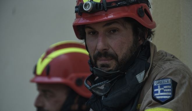 Οι αφανείς ήρωες των πύρινων μετώπων σε φωτογραφίες