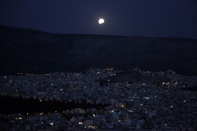 Φωτογραφίες από την χθεσινή μαγευτική πανσέληνο και έκλειψη 11 7bc3ca68769437ce986455407dab2a1f