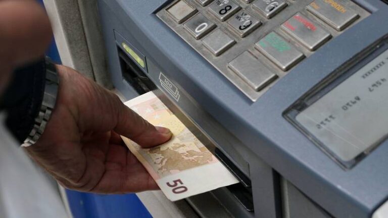Νέα χαλάρωση στα capital controls με απόφαση Τσακαλώτου