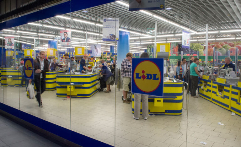 Αναγνώστης για τα Lidl: «Πουλάνε παγωτά και όχι ξυλόπροκες»