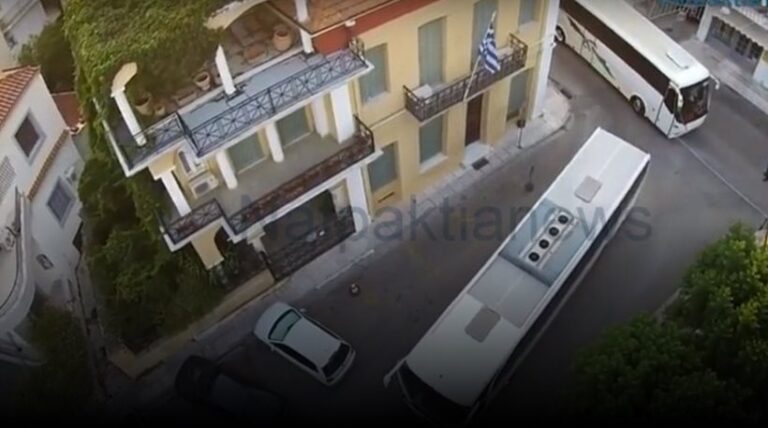 Ναύπακτος: Γάμος αλά Ελληνικά – 19 λεωφορεία συνόδευσαν τον γαμπρό στην εκκλησία