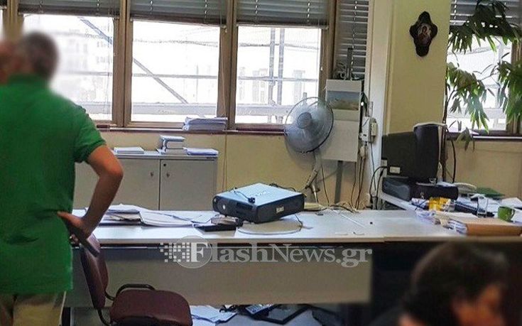 Γυναίκα μπήκε στην εφορία Χανίων και τα έκανε όλα γυαλιά καρφιά