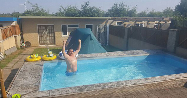 Άντρας μέθυσε με τους φίλους του και μετέτρεψε μια τρύπα στην αυλή του σε πισίνα