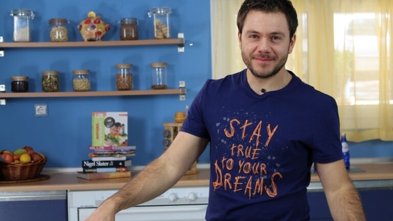 O Ευτύχης Μπλέτσας απαντά σε σχόλιο μίσους για την ταξιδιωτική εκπομπή του