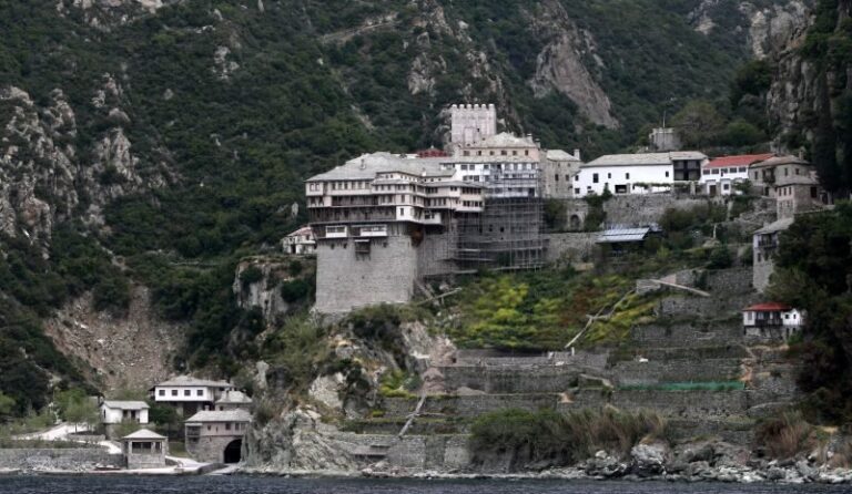Απαλλάσσονται από τους φόρους ακινήτων οι Μονές στο Άγιο Όρος
