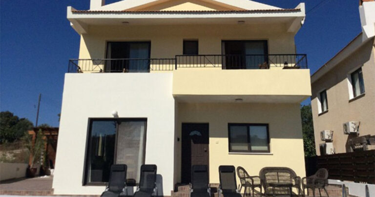 Ζευγάρι Άγγλων κληρώνει για 3 ευρώ το πολυτελές σπίτι του στην Κύπρο για έναν καλό λόγο