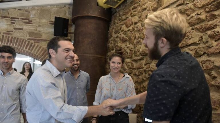 Τσίπρα σε Βρετανό: «Αν μάθεις ελληνικά μπορεί να γίνεις και υπουργός Οικονομικών»