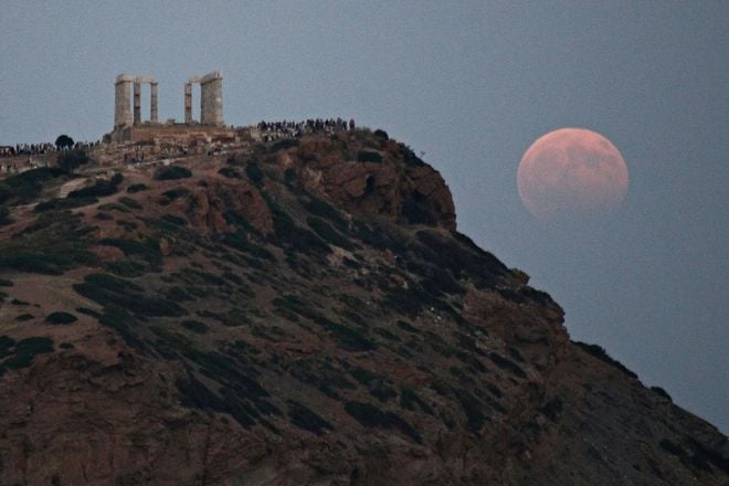 Φωτογραφίες από την χθεσινή μαγευτική πανσέληνο και έκλειψη 16 be7becae80f659cf9181234374257f42