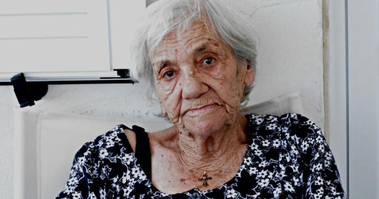 Η Ικαριώτισσα που αναγκάστηκε να ζει στο ίδιο χωριό με τον ρουφιάνο που την κατέδωσε επί Χούντας