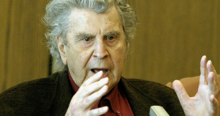 Μίκης Θεοδωράκης: «Σκεφτήκατε τι θα είχαμε σήμερα εάν έλειπε ο κόκκινος στρατός και ο Στάλιν;»