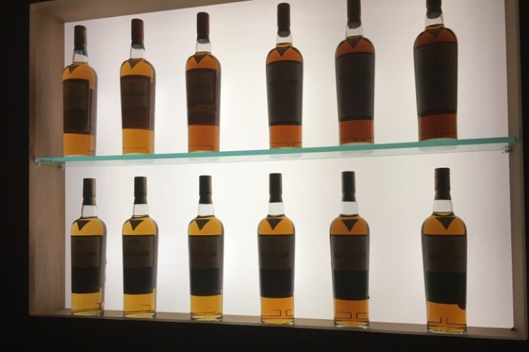 To ακριβότερο ουίσκι στον κόσμο κοστίζει 8.733 ευρώ το ποτήρι