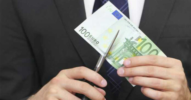 Μαζικό «κούρεμα κόκκινων» δανείων ετοιμάζουν οι τράπεζες