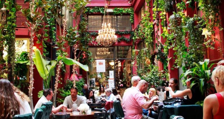 Σκέτη όαση: Ένας παριζιάνικος, αναγεννησιακός κήπος στο κέντρο της Αθήνας