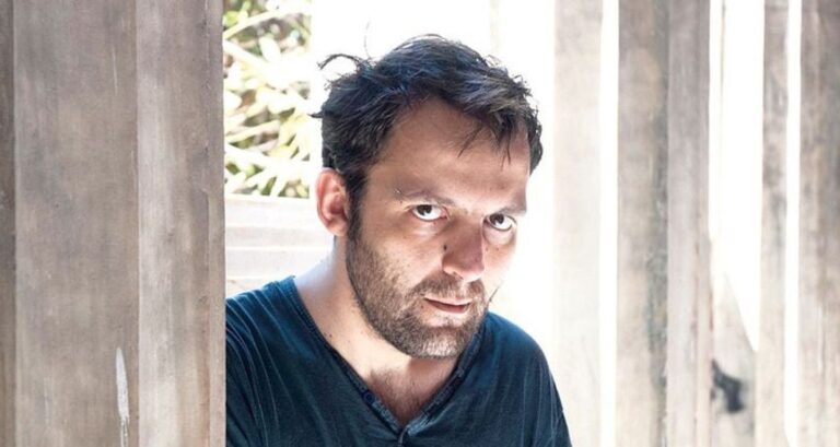 Αύγουστος Κορτώ: «Αυτή τη στιγμή έχουμε μείνει στην Αθήνα ακριβώς εφτά άνθρωποι»