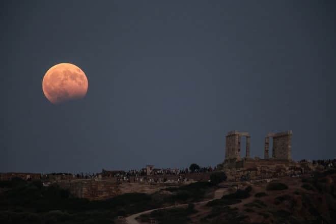 Φωτογραφίες από την χθεσινή μαγευτική πανσέληνο και έκλειψη 17 e5ba1aa31439a3561590de4b03529591