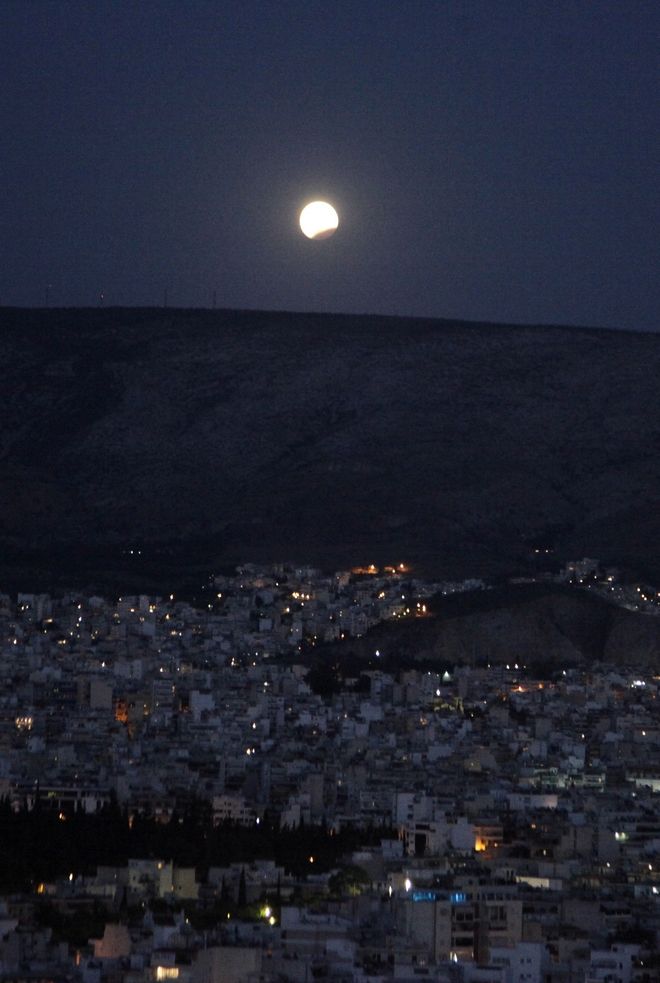 Φωτογραφίες από την χθεσινή μαγευτική πανσέληνο και έκλειψη 9 ec6ef230f1828039ee794566b9c58adc