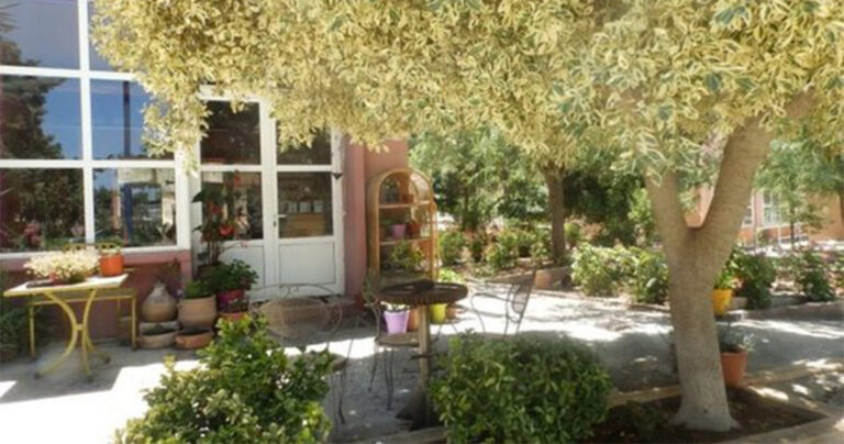 Το πανέμορφο χωριό της Κρήτης που προσφέρει σπίτι και δουλειά σε όσους θέλουν να ζήσουν εκεί