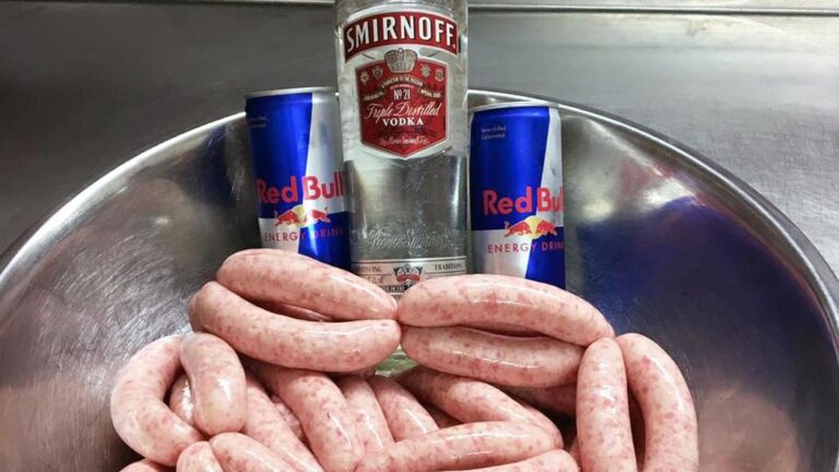 Κυκλοφόρησαν λουκάνικα με γεύση Βότκα – Redbull