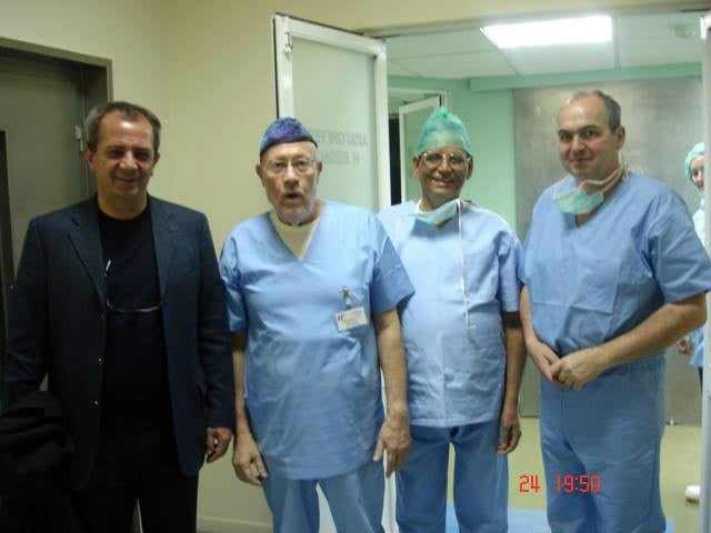 Ποιος είναι ο γιατρός με την μπλούζα ΣΥΡΙΖΑ 20 0b021b7fd9d2ccc68adc4557dedc4db9