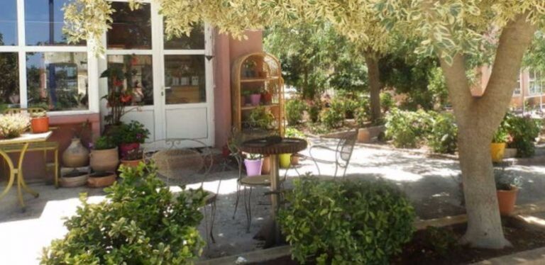 Το πανέμορφο χωριό της Κρήτης που προσφέρει σπίτι και δουλειά σε όποιον θέλει να ζήσει εκεί