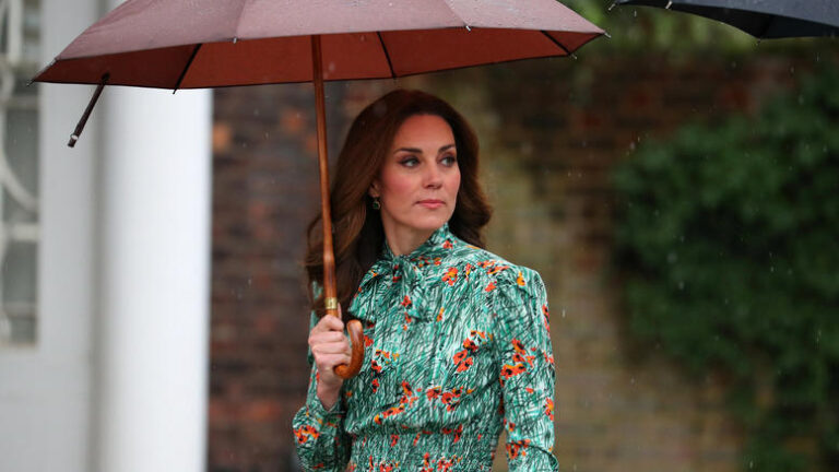 Γιατί το φόρεμα της Κέιτ Μίντλετον ήταν ο τέλειος φόρος τιμής στην Νταϊάνα