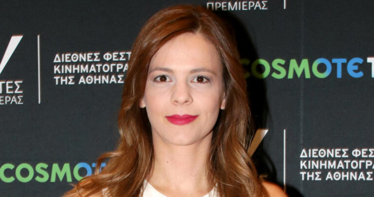 Έφη Αχτσιόγλου: Η Υπουργός σε μια πολύ στιλάτη εμφάνιση με μάξι φόρεμα