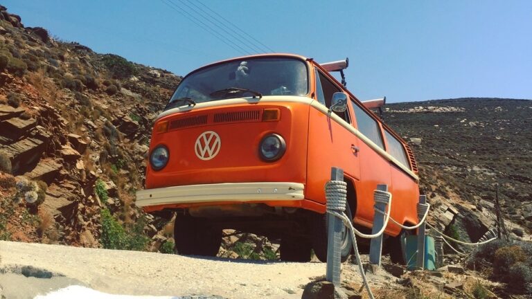 Το πιο κουλ νησί: Αυτός είναι ο λόγος που όλοι πήγαν στην Τήνο για διακοπές φέτος