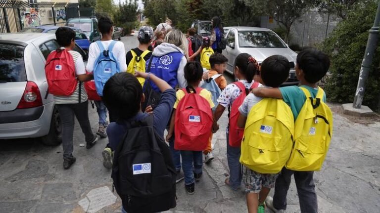 6.000 προσφυγόπουλα θα ενταχθούν από αύριο στα ελληνικά σχολεία