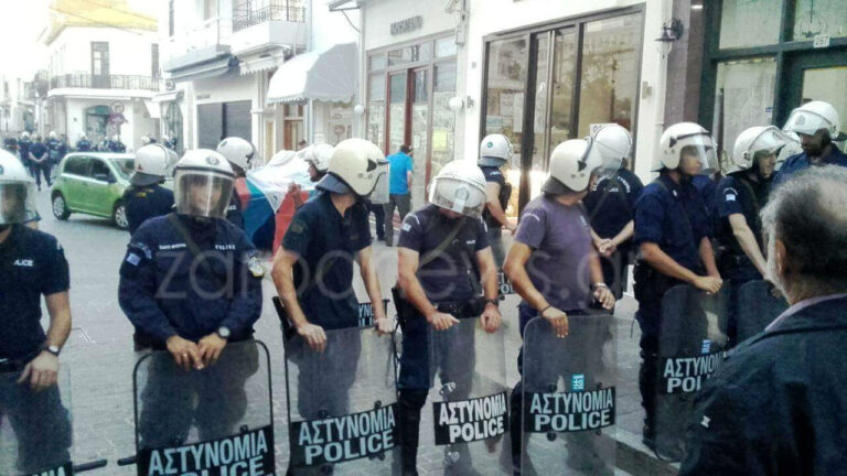 Πήγαν με τα ΜΑΤ να κατασχέσουν μαγαζί στην Κρήτη – Συγκρούσεις και επεισόδια