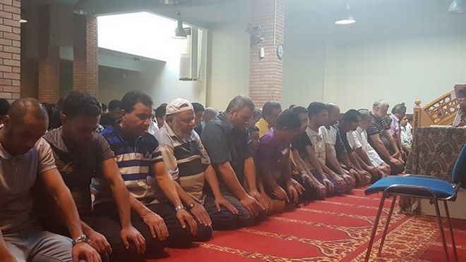 Χιλιάδες μουσουλμάνοι στην Αθήνα γιορτάζουν το Κουρμπάν Μπαϊράμ 6 3f265375ee4fb99f2439f3759683b34f
