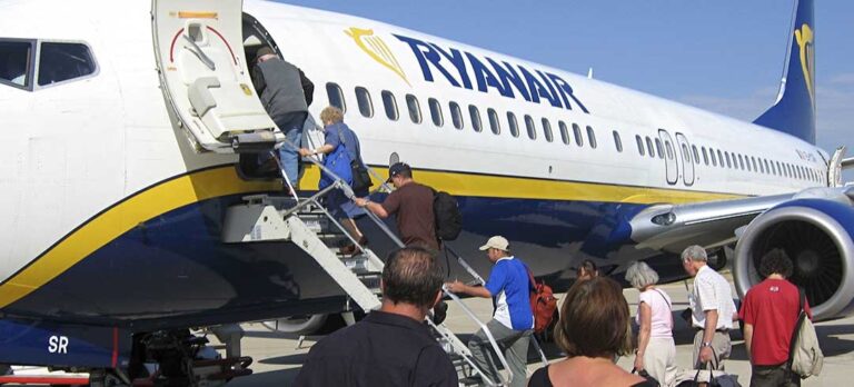 Ryanair: Τέλος οι πτήσεις Αθήνα, Θεσσαλονίκη, Πάφο από και προς Χανιά