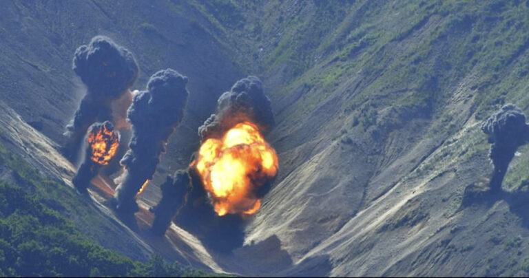 Η Αμερική έριξε βόμβα κοντά στην Νότια Κορέα για να κάνει επίδειξη δύναμης