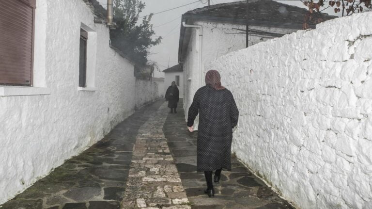 Σπάνιες εικόνες από το «σκοτεινό» νησί της Λίμνης των Ιωαννίνων