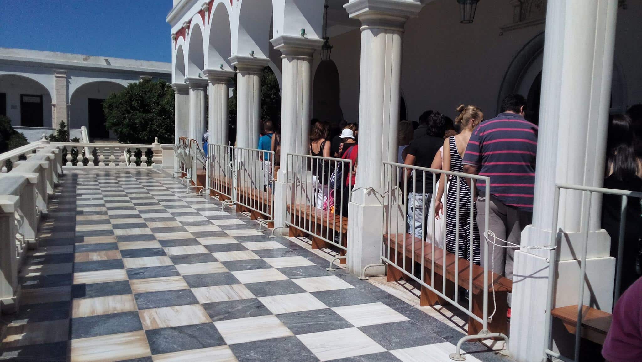 Τήνος: Συνεχίζεται το προσκύνημα χιλιάδων επισκεπτών στην Παναγία Μεγαλόχαρη