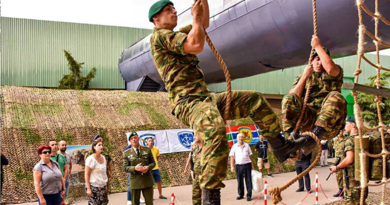 Εντυπωσιακές εικόνες από την παρουσία των Ενόπλων Δυνάμεων στην ΔΕΘ