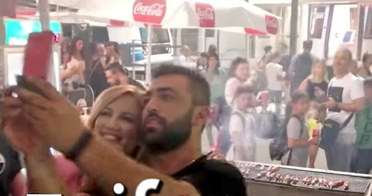 H Φώφη φωτογραφήθηκε σε αυτοσχέδιο σουβλατζίδικο για να είναι κοντά στο λαό