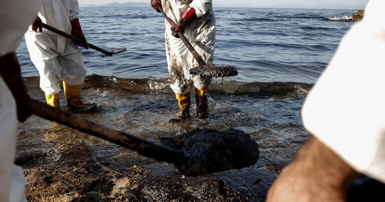 Επιστήμονες: 5 έως 10 χρόνια θα χρειαστεί για να καθαρίσει ο Σαρωνικός