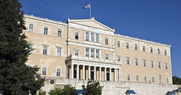 Τα όνομα των βουλευτών που δεν πλήρωσαν πρόστιμα από κλήσεις