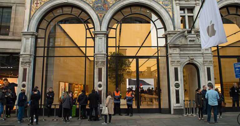 Κυκλοφόρησε το iPhone 8 στο Λονδίνο αλλά πήγαν ελάχιστοι να το αγοράσουν