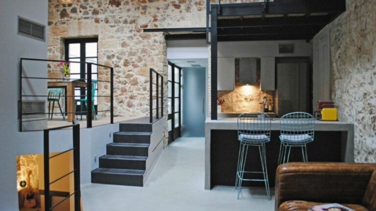 Η υπέροχη μεταμόρφωση του νεοκλασικού όπου έζησε ο Κάρολος Κουν στην καρδιά των Εξαρχείων