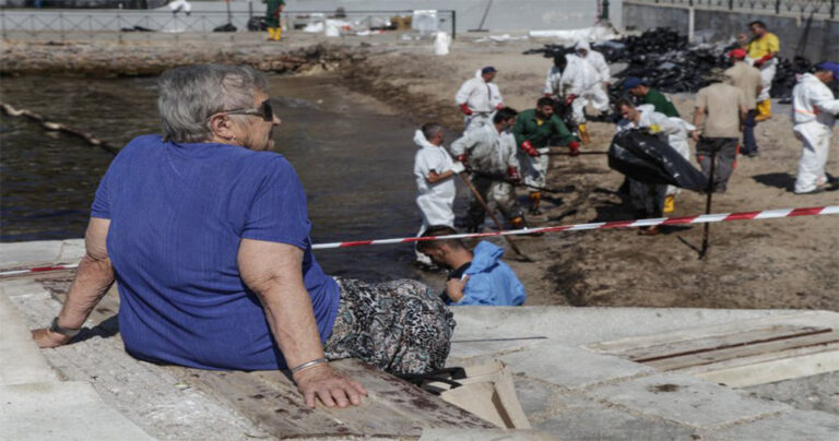 Οι τουρίστες φεύγουν από τα ξενοδοχεία της παραλιακής