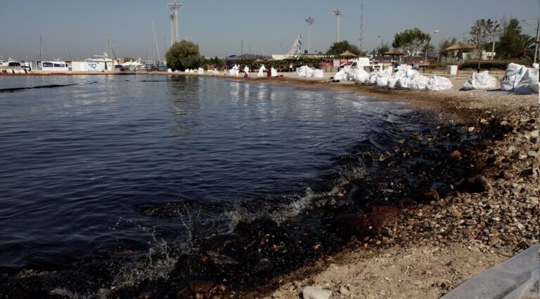 ΑΕΙ για τον Σαρωνικό: Φυσικός καθαρισμός με πετρελαιοφάγα βακτήρια