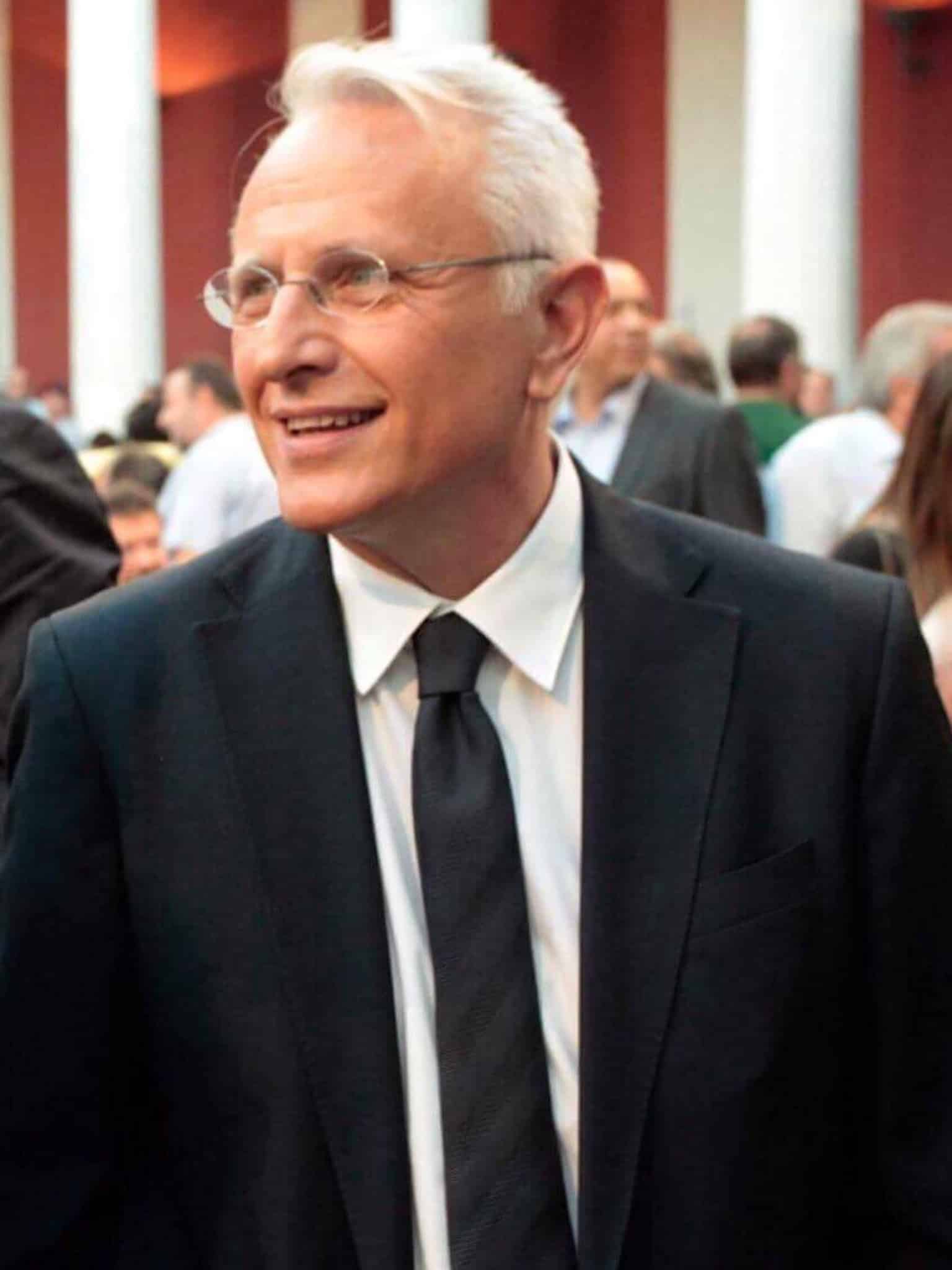 Ραγκούσης: «H Ελληνική Εκκλησία έχει γκέι μητροπολίτες και το κρύβουν» 12 3a8bf1f72c498318260e7b7ee3b512f9