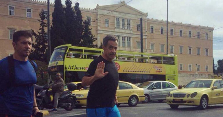 Ο Νικολά Σαρκοζί κάνει τζόγκινγκ στο Σύνταγμα