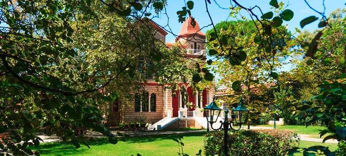 Τα αρχοντικά της Κηφισιάς άνοιξαν τις πόρτες τους στο κοινό – Περίπατος βγαλμένος από άλλη εποχή 