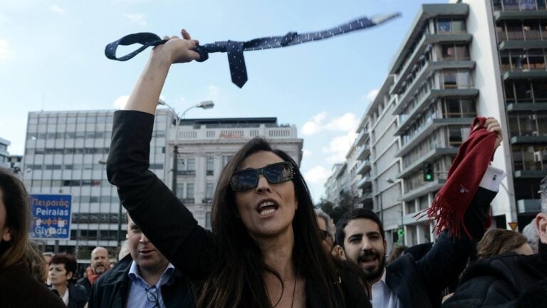 Έρχονται αυξήσεις έως 130% στις εισφορές των ελεύθερων επαγγελματιών