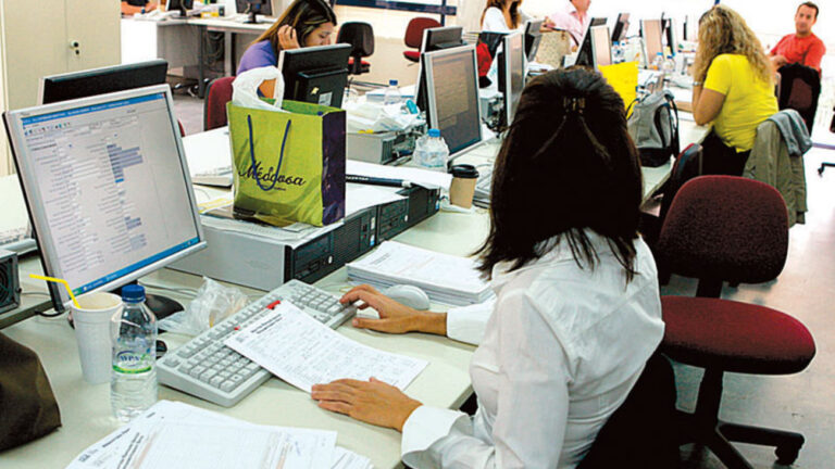 Ερευνα του ΣΕΒ: 777€ ο μέσος μισθός στον ιδιωτικό τομέα – 1.075€ στο δημόσιο