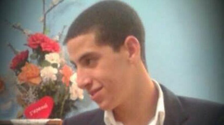 Περιστέρι: Μια ημέρα αφού έκλεισε τα 18 έπεσε νεκρός από το μαχαίρι του πατέρα του