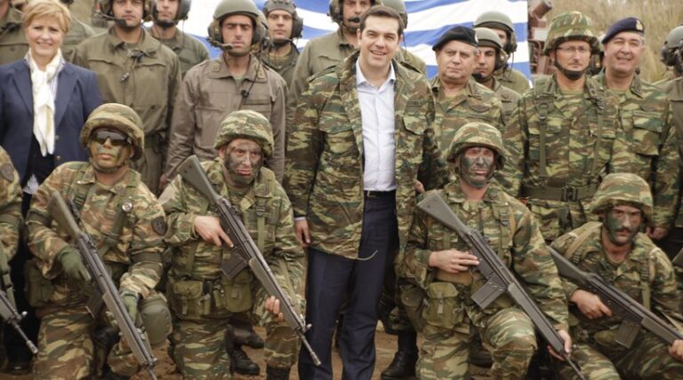 O Αλέξης Τσίπρας πέταξε με F-16 στην Λάρισα